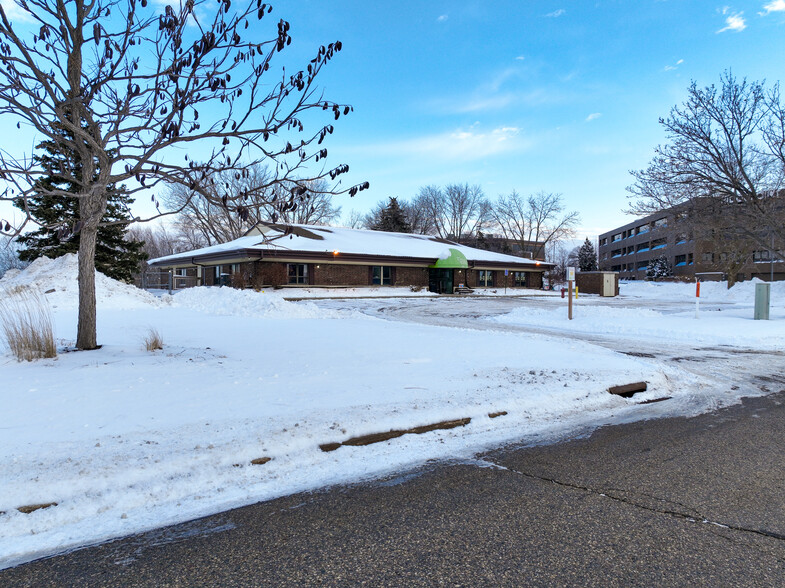 100 Cobblestone Ln, Burnsville, MN for sale - Building Photo - Image 2 of 5