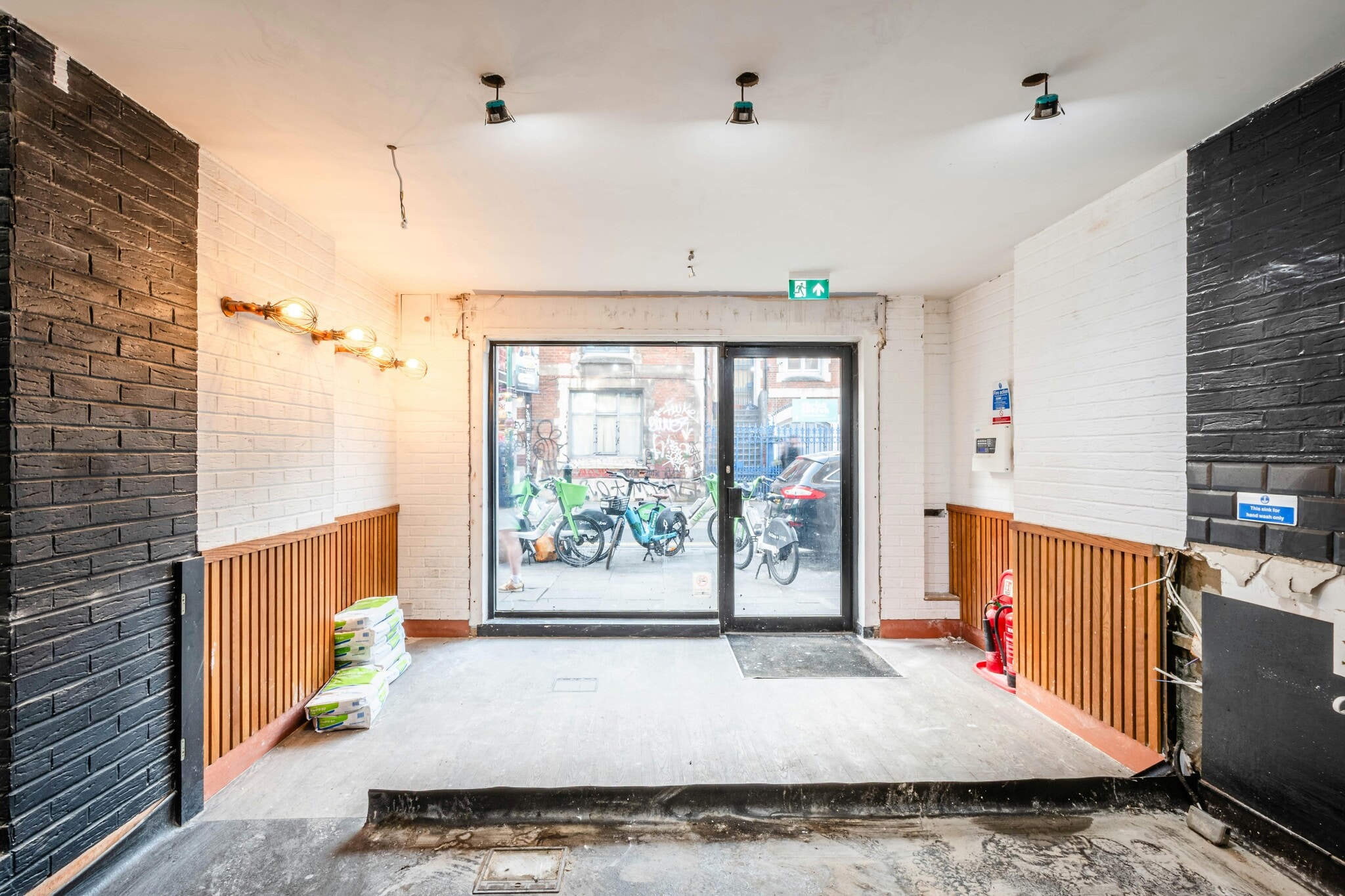 66 Brick Ln, London to rent Interior Photo- Image 1 of 5