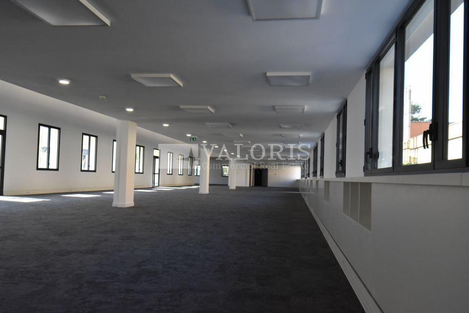 Office in Vénissieux to rent Interior Photo- Image 1 of 8