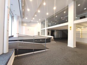 Retail in Manresa, Barcelona to rent Interior Photo- Image 2 of 22