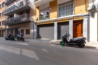 Retail in Esplugues de Llobregat, Barcelona to rent Interior Photo- Image 1 of 17