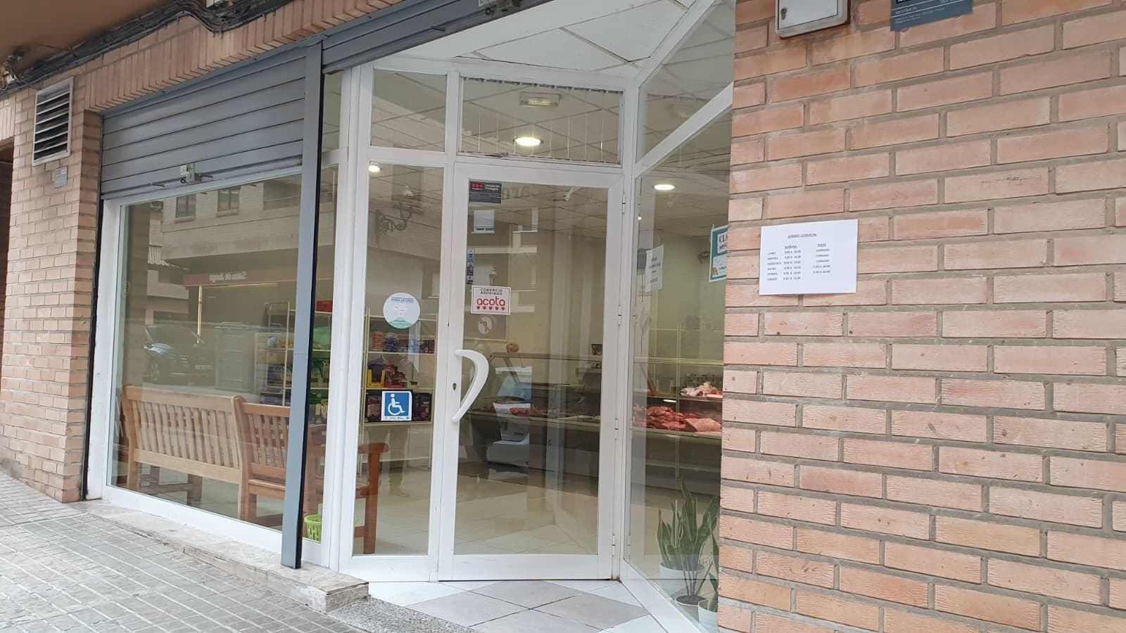 Retail in Tavernes Blanques, Valencia to rent Building Photo- Image 1 of 6