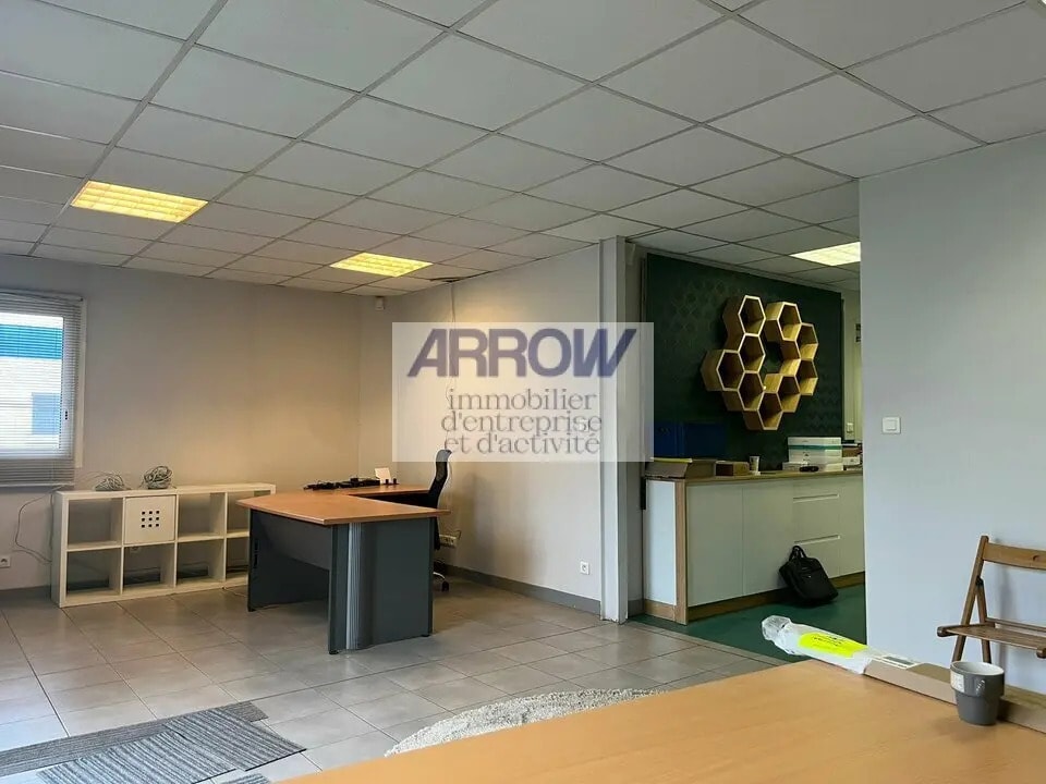Location Entrepôt 505 m² - Photo 1