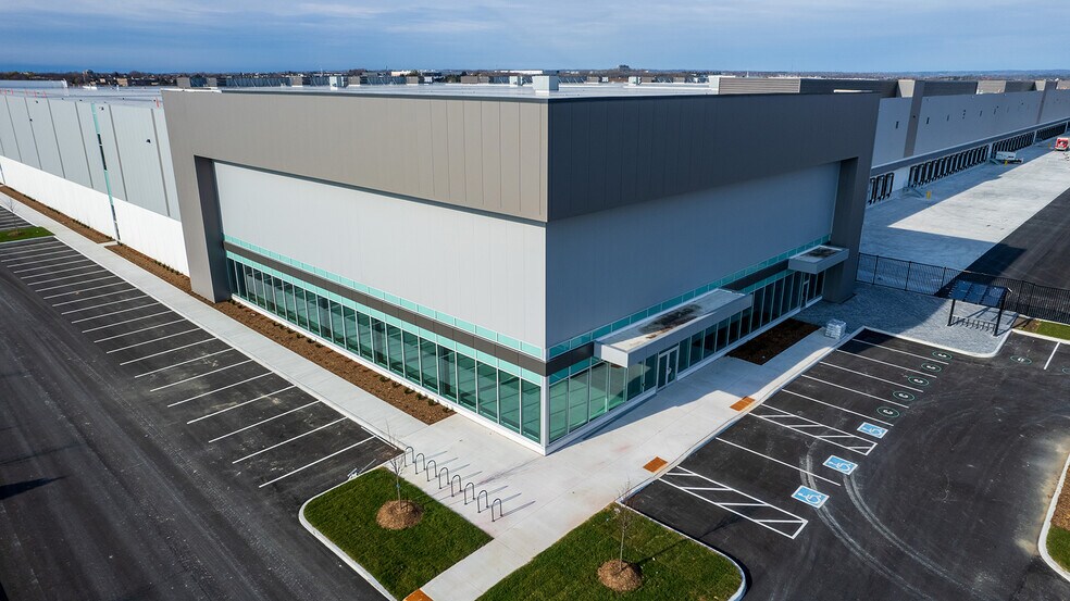 537 E Kingston Rd, Ajax, ON to rent - Building Photo - Image 1 of 7