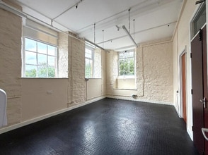 Mardle Way, Buckfastleigh to rent Interior Photo- Image 1 of 5