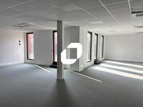 Chemin Du Plateau, Dardilly to rent Building Photo- Image 2 of 6