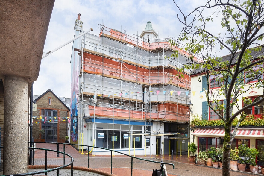 13 Brighton Pl, Brighton to rent - Primary Photo - Image 1 of 2