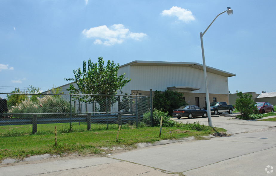 1833 Industrial Blvd, Harvey, LA for sale - Building Photo - Image 2 of 2