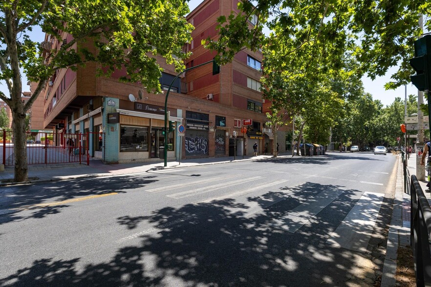 Retail in Granada for sale - Building Photo - Image 3 of 36