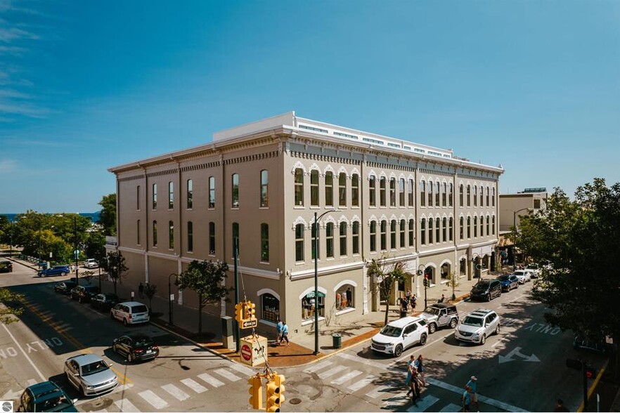 101-109 E Front St, Traverse City, MI for rent - Building Photo - Image 1 of 6