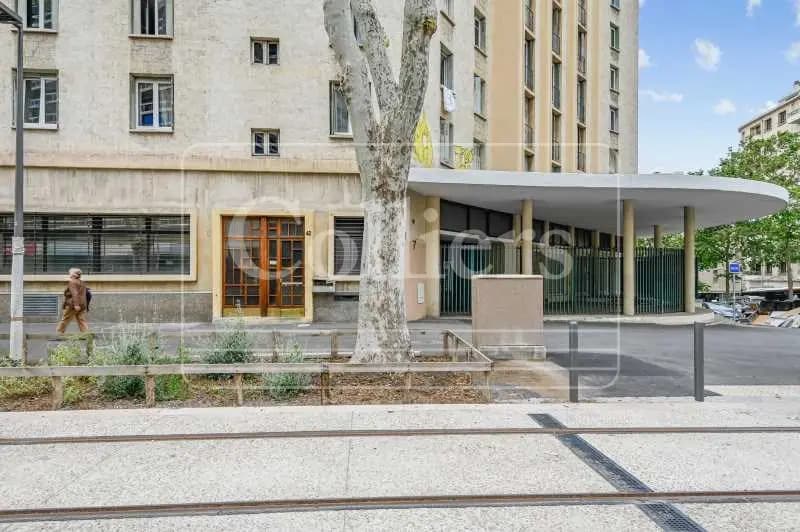 Location Bureaux 3 872 m² - Photo 1
