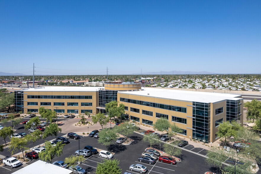 2550 W Union Hills Dr, Phoenix, AZ for rent - Building Photo - Image 3 of 4