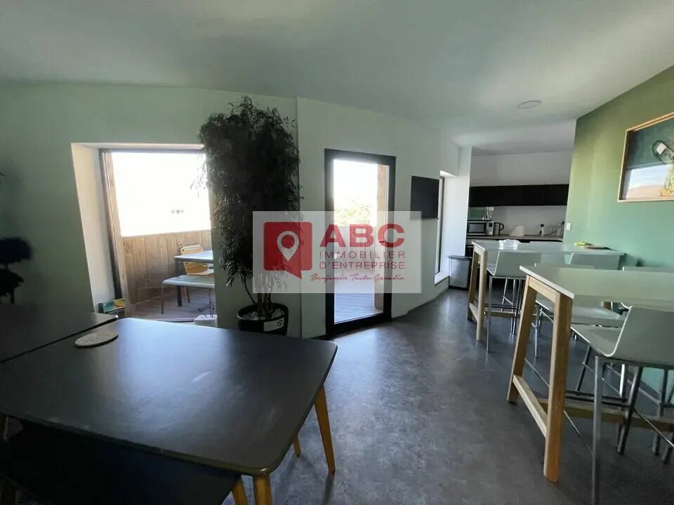 Location Bureaux 205 m² - Photo 1