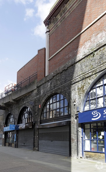 Bridgewater Way, Windsor to rent - Building Photo - Image 2 of 4