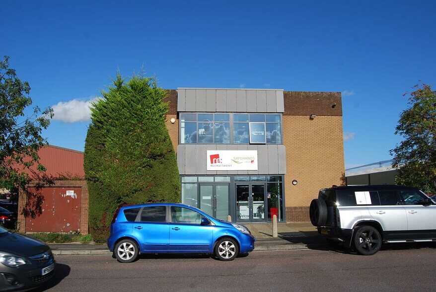 Swindon Village, Swindon Village to rent - Building Photo - Image 3 of 4