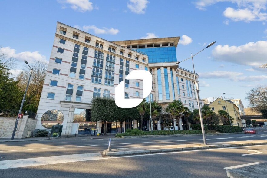Office in Sèvres to rent - Building Photo - Image 1 of 35