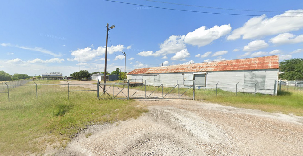 200 Fulton st, Sinton, TX for rent - Building Photo - Image 2 of 3