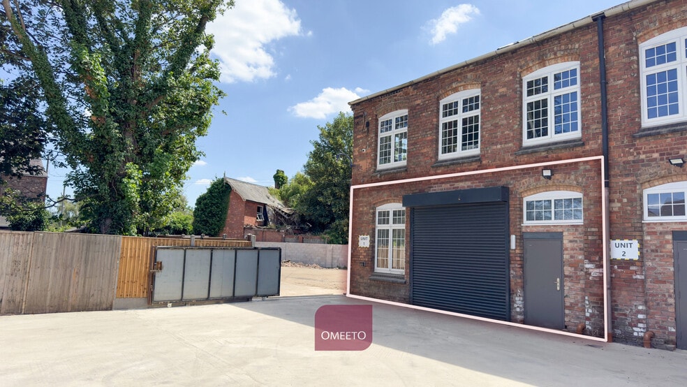 92 Meadow Road, Netherfield to rent - Primary Photo - Image 1 of 10