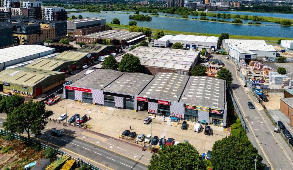 101 Blackhorse Ln, London to rent - Building Photo - Image 3 of 18