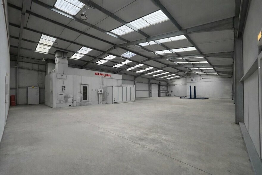 Industrial in Le Mesnil-en-Thelle for sale - Interior Photo - Image 3 of 5
