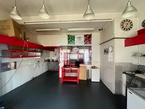 176 Quarry St, Hamilton to rent Interior Photo- Image 1 of 3