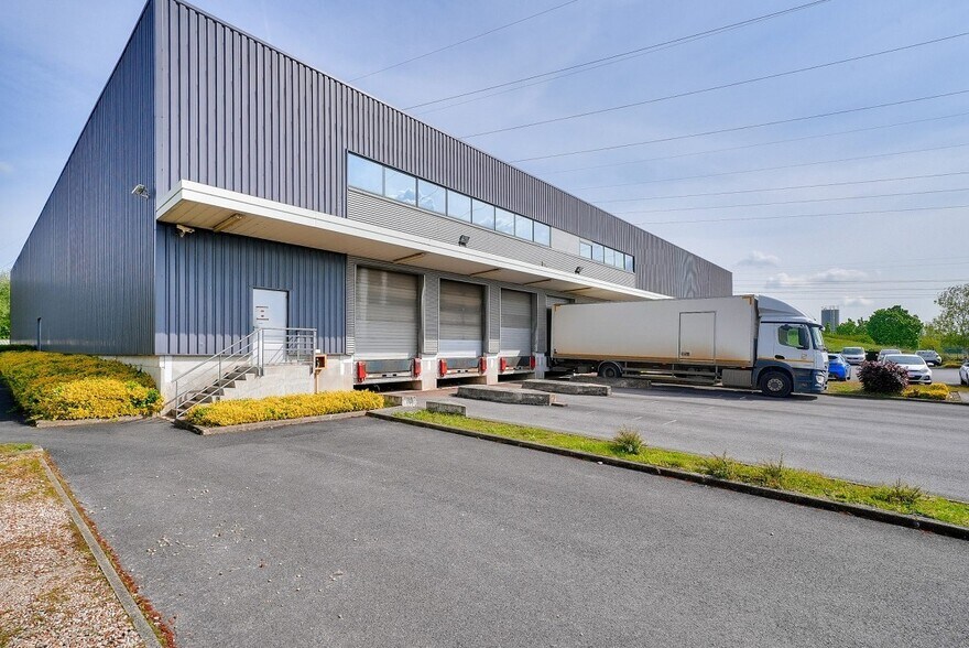 Industrial in Villeparisis to rent - Building Photo - Image 2 of 14