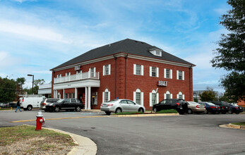 6810 Commerce St, Springfield, VA for rent Building Photo- Image 1 of 4