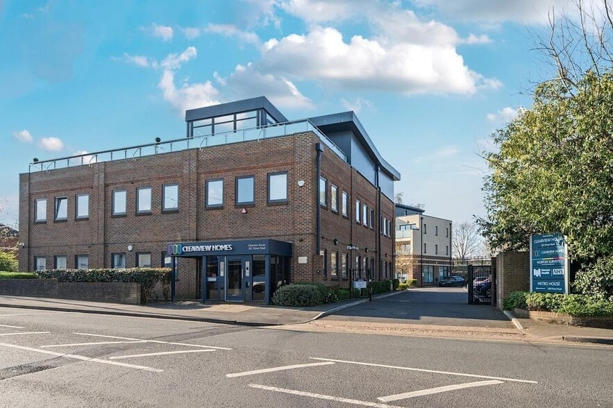 201 Pinner Rd, Northwood to rent - Building Photo - Image 3 of 12