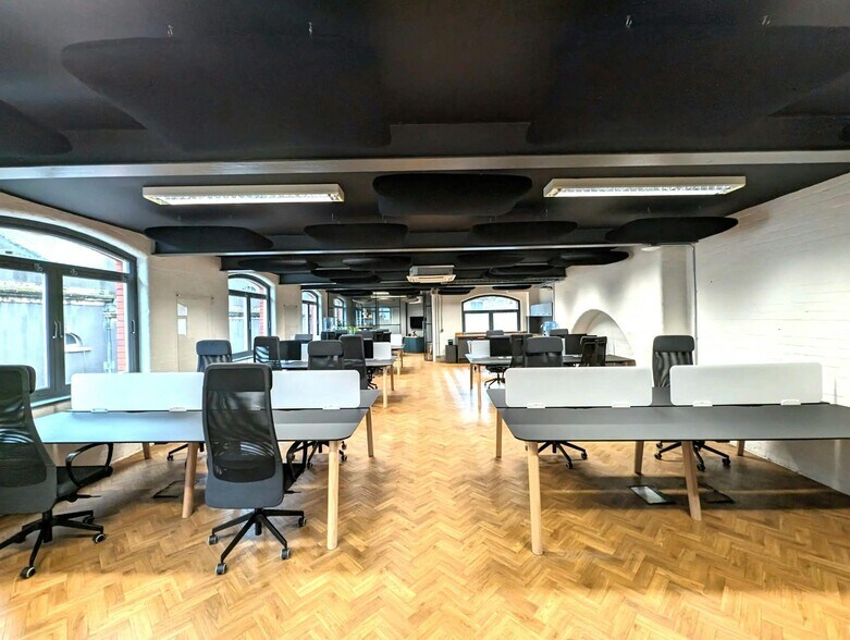 Thomas Ln, Bristol to rent - Building Photo - Image 2 of 19