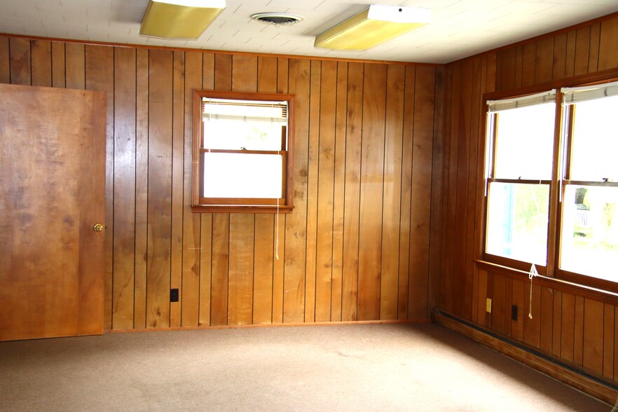 109 S Madison St, Owenton, KY for sale - Interior Photo - Image 3 of 19