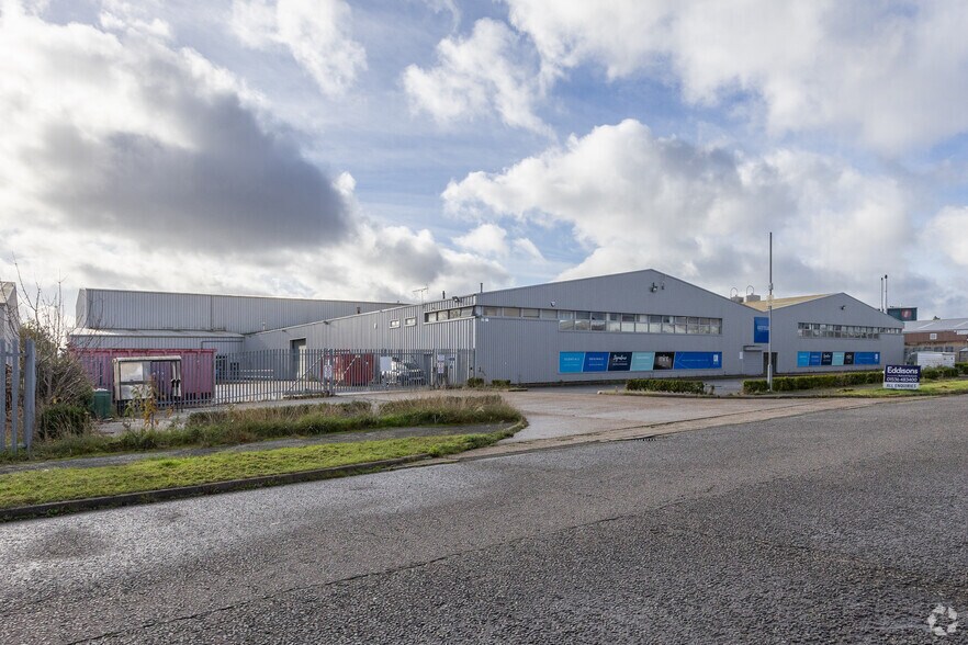 5-7 Macadam Rd, Corby for sale - Primary Photo - Image 1 of 4