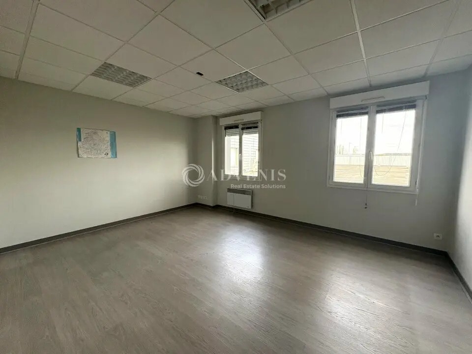 Location Bureaux 76 m² - Photo 1