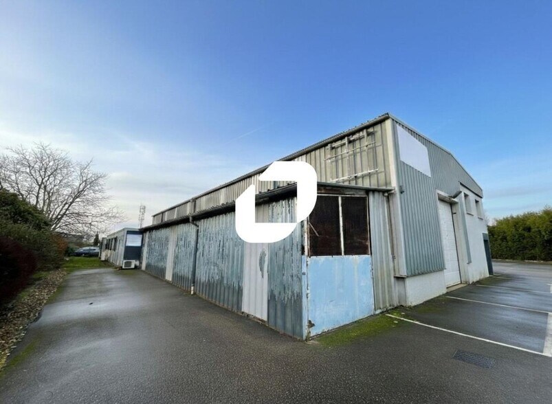 Light Industrial in Corbas to rent - Building Photo - Image 2 of 12
