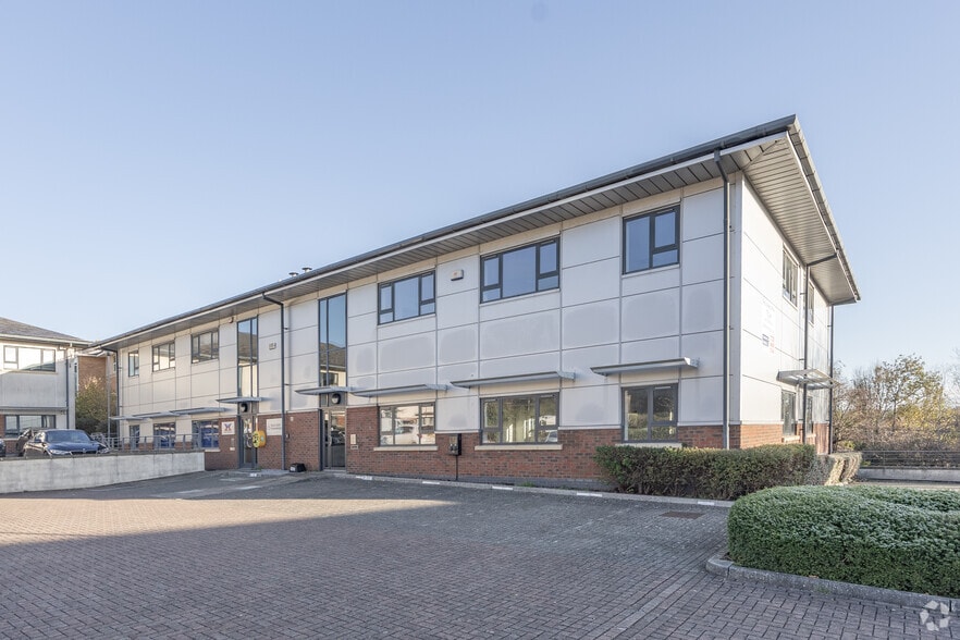 Old Gloucester Rd, Bristol to rent - Primary Photo - Image 1 of 2