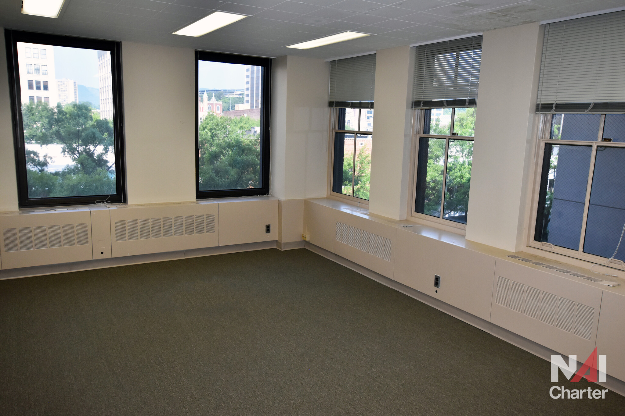 736 Market St, Chattanooga, TN for rent Interior Photo- Image 1 of 5