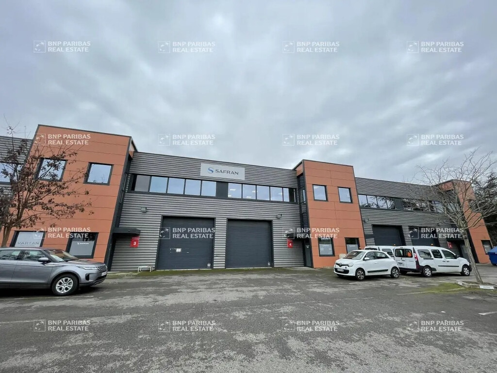Location Local d'activités 839 m² - Photo 1