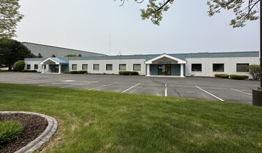 840 Challenger Dr, Green Bay, WI for rent Building Photo- Image 1 of 3