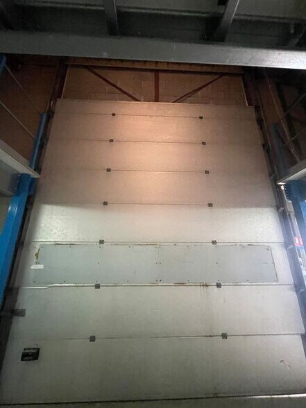 Light Industrial in Ivry-sur-Seine to rent - Building Photo - Image 2 of 7