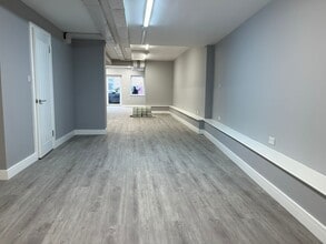 Dennington Mews, London to rent Interior Photo- Image 2 of 4