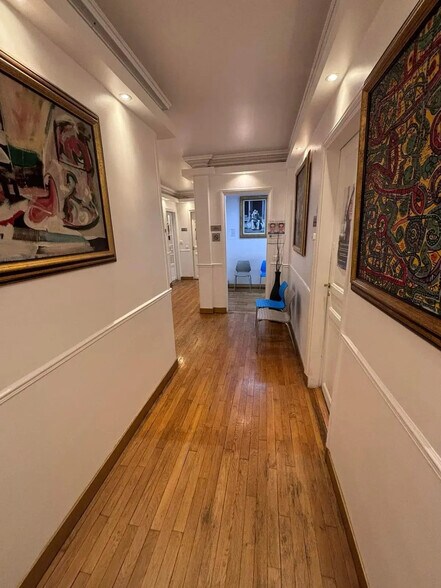 Office in Levallois-Perret to rent - Interior Photo - Image 2 of 4