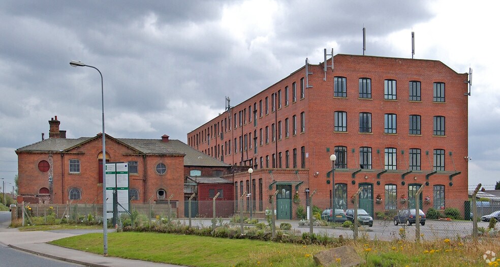 Albert St, Oldham for rent - Building Photo - Image 3 of 30