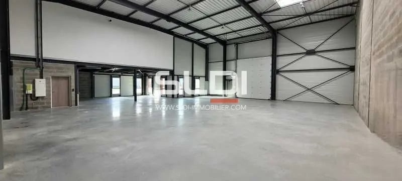 Light Industrial in Chassieu to rent Building Photo- Image 1 of 16