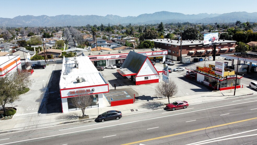 8628 Woodman Ave, Pacoima, CA for rent - Building Photo - Image 3 of 15