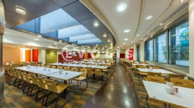 1-3 Boulevard De L'Europe, Poissy to rent Interior Photo- Image 2 of 3