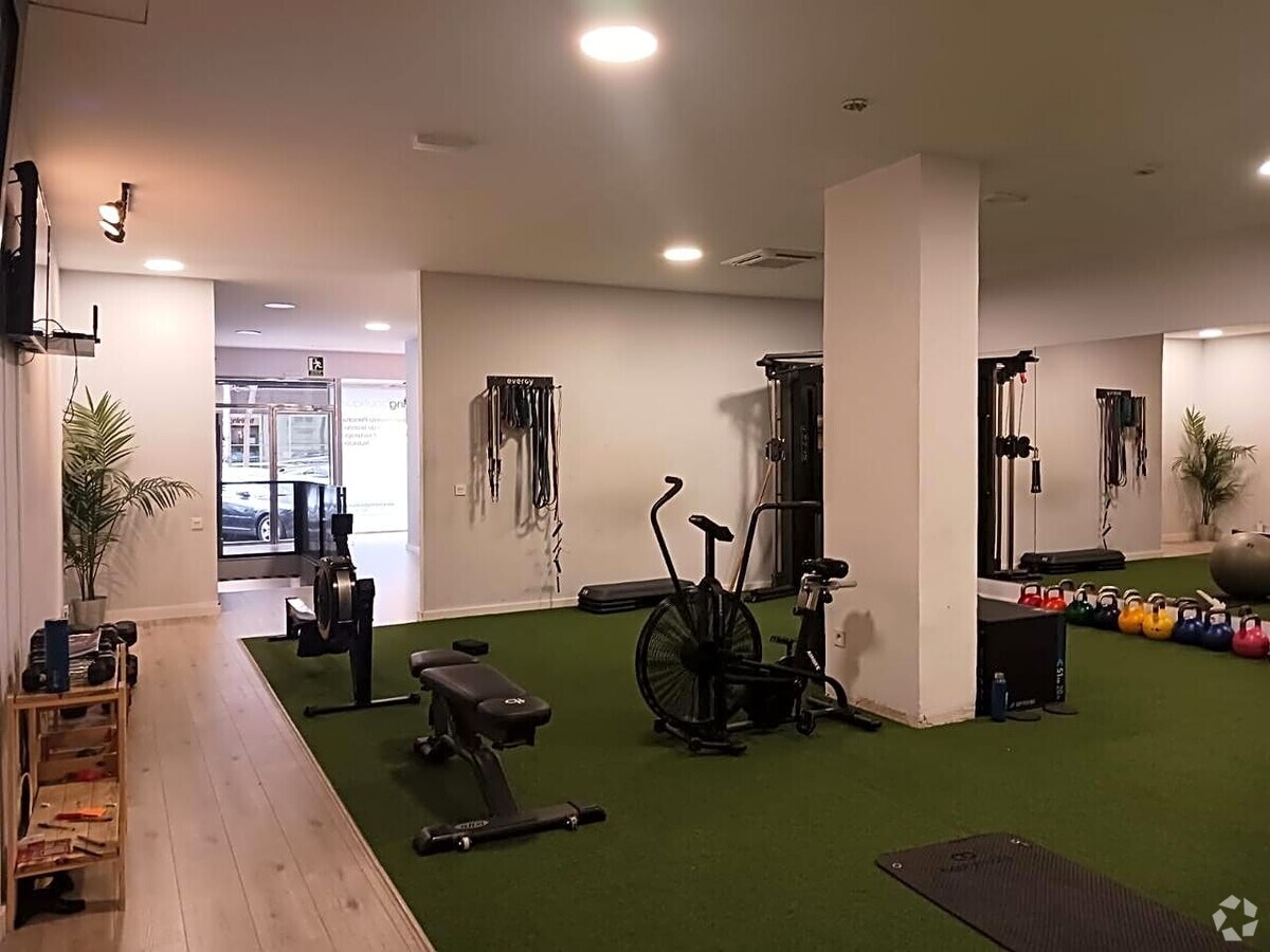 Madrid, MAD 28006 - Unit Puerta 03, Esc. 1 -  - Interior Photo - Image 2 of 18