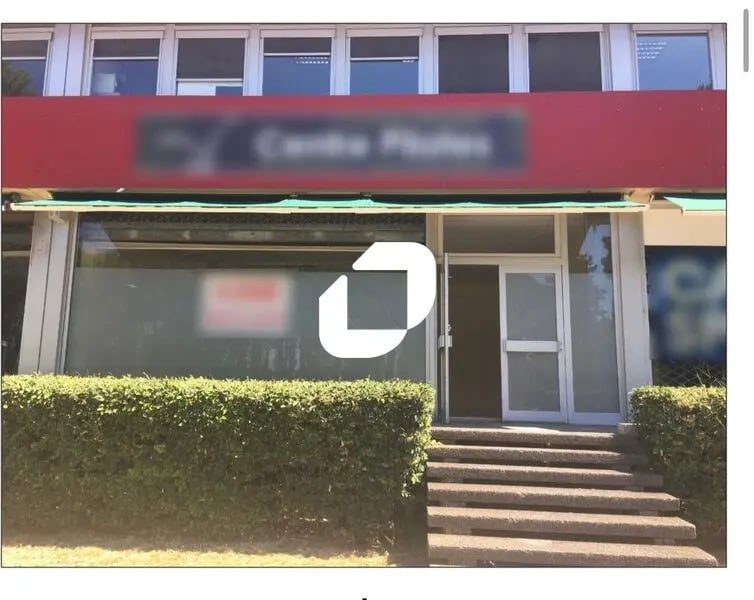 Location Commerce 137 m² - Photo 1