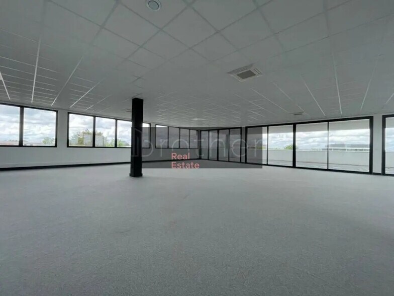 Office in Mérignac to rent - Building Photo - Image 1 of 9