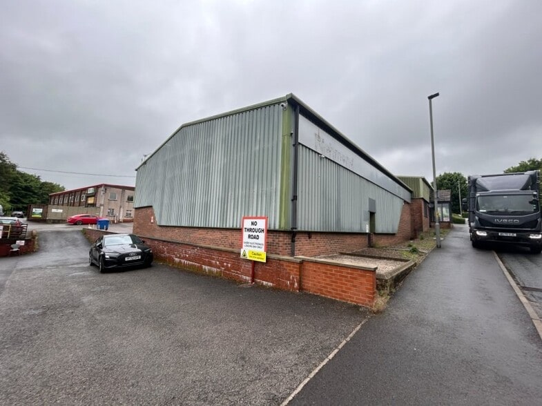 Fairfield Way, Richmond to rent - Building Photo - Image 2 of 3