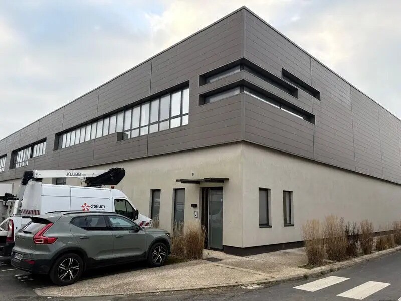 Light Industrial in Collégien to rent Building Photo- Image 1 of 15