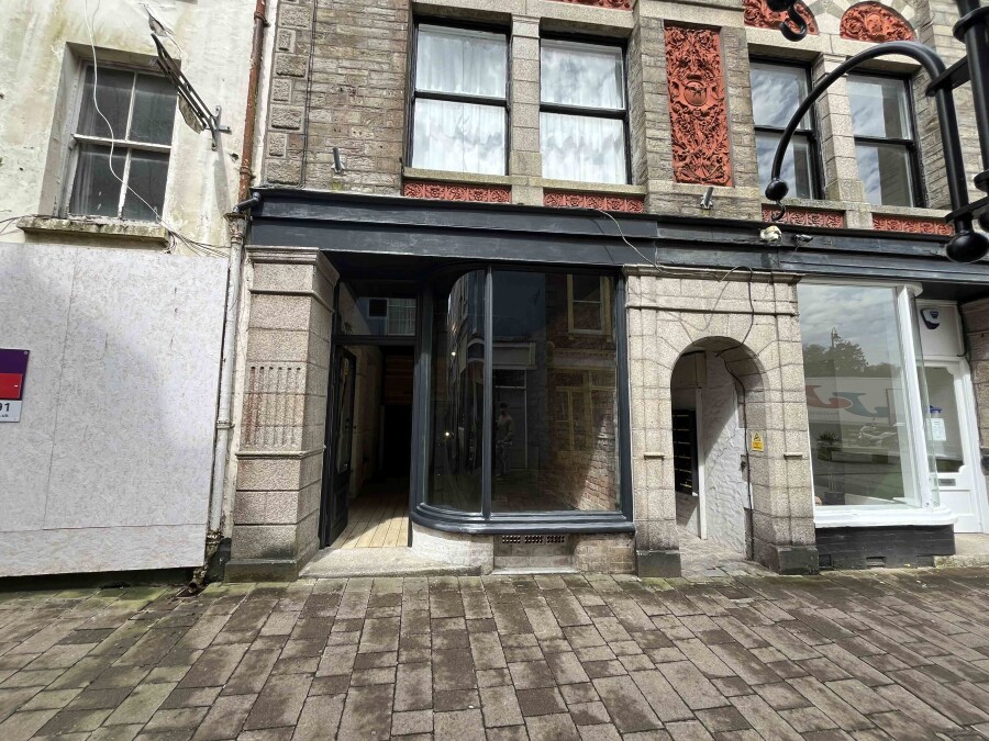 15 Honey St, Bodmin to rent Building Photo- Image 1 of 2